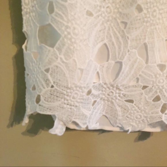 Cut Out Tank Top - Picture 2 of 3